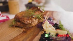 Chef Matt Basile whipped up these delicious honey garlic pork chops using #local blueberries from Northern Ontario and honey from the Niagara Escarpment. Learn more about why #MetroLovesLocal at metro.ca/local #MyMetro | Metro Ontario