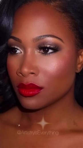 Research suggests lipstick can improve brain performance by boosting confidence, mood, and focus, a phenomenon linked to the “lipstick effect,” where applying makeup acts as a ritual to shift into a more capable mindset, leading to better cognitive task execution, even without external validation. Studies found that makeup wearers scored higher on academic tests and performed better on cognitive tasks, attributing it to increased self-esteem and positive emotional states. . . . #dallasmua#thecol