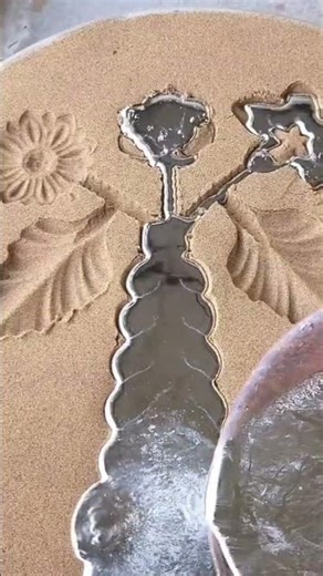 the process of pouring molten tin onto the sand that has been formed#automobile