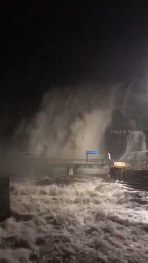 Courtallam Waterfall overflow #hannielnature #courtallam