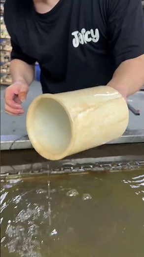 The glass meets the magic of water transfer printing, and the marble texture jumps on the bottle bo