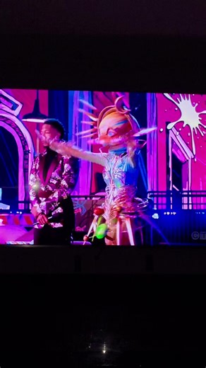 Galaxy Girl is @Miley Cyrus #themaskedsinger #maskedsinger #tv #singing