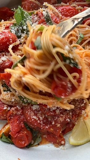 This 20 minute cherry tomato and basil angel hair pasta recipe comes together so quick and easy, and will satisfy the whole family, even the kids! Simple, healthy ingredients, and fresh basil are all you need for this easy pasta recipe!🍝 Try it here: https://ohsweetbasil.com/20-minute-cherry-tomato-basil-angel-hair-pasta-recipe/ #pasta #pastarecipe #recipe #ohsweetbasil #dinnerrecipe #quickdinnerrecipe | Sweet Basil