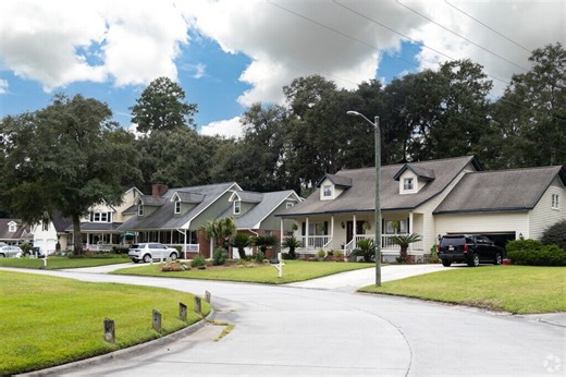 Living in the Bona Bella-Majestic Oaks Neighborhood of Savannah, GA