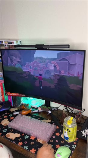 I’ve been playing this pizza delivery game and I didn’t expect the plot to be this wholesome—you’re running a tiny neighborhood pizza shop and delivering orders yourself, and each delivery uncovers little stories about the people who live in town. Every character has their own routine and quirks, and the more you deliver, the more the town starts to feel alive in this really comforting, slice-of-life way. The gameplay is relaxing, the art is warm, and exploring the town becomes surprisingly addi