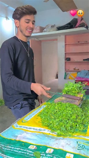 SACHIN ROY 🫰💫 on Instagram: "Follow kijiye ♥️ 🙏"