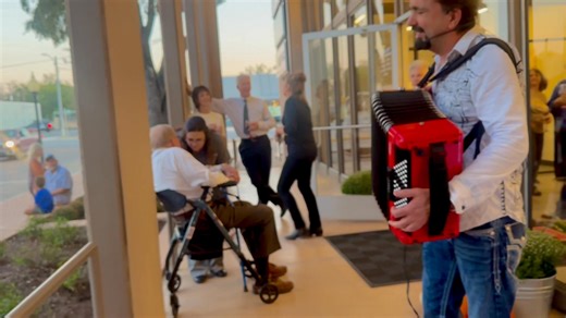 ❤️🎶 Yesterday was truly special in Hallettsville at the Crossroads Bank Open House. It was amazing to see the whole community come together — smiling faces, good music, and hometown spirit everywhere! 🇨🇱🎵 One of the most powerful moments for me was closing with “How Great Thou Art,” which I dedicated to my wife Edita, who’s bravely battling breast cancer. 💕 As I began to play, the crowd’s voices joined in — and before I knew it, a spontaneous choir filled the air. It gave me absolute chills