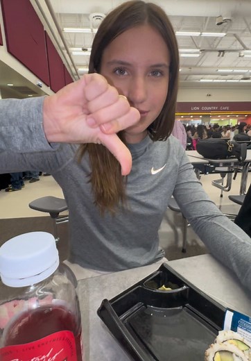 What we ate for lunch today! #lunchbunch #tomslunchbunch #foodhaul #yummyfood #highschool #cesardoesnthaveourlunch #food #haul #highschoolfriends #vibes