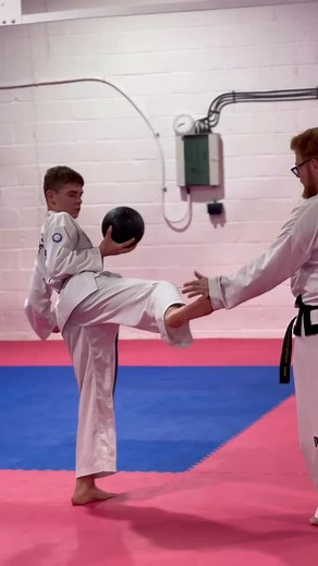 In this drill, we challenge side kick stability and core engagement by holding a medicine ball in the lead hand — keeping the body upright and the core switched on throughout the movement. To level it up, the partner moves, and the kicker must follow — tapping their hand with accuracy and control. 👊 This type of focused training helps develop balance, reaction time, and fine motor control — essential skills for any martial artist looking to take their kicking to the next level. 📍 Train smarter