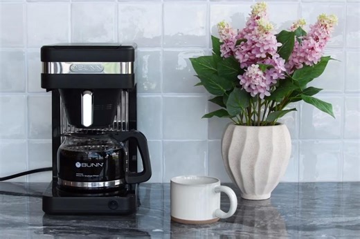 Speed Brew® keeps your morning moving ⚡☕ Learn more >> https://retail.bunn.com/coffee-brewer/speed-brew-family #bunnathome | BUNN | Facebook