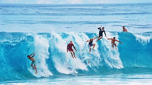 PUT ASIDE MY SHORT BOARD FOR A BODYBOARD SESSION OUT AT PIPELINE AND THEN DOWN THE ROAD FOR SOME CLOSEOUT BARRELS AT KEIKI BEACH! | Jamie O'Brien