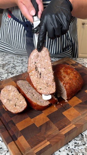 Breanna Stark | Are you a meatloaf lover?? This is how I make juicy & flavorful meatloaf every time 💯 Homemade Meatloaf ⤵️ 1-1/2 lb ground beef 1lb... | Instagram