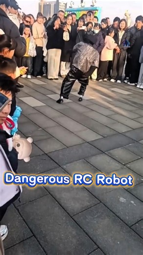 Dangerous RC Robot show #rcrobot #rcmodel #rc #robot #rchobby