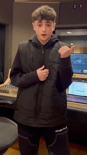 Dom Innarella | Yoo @chrisbrownofficial can I get a HBD?! Or a verse on this 😂🙏 #breezy #residualsversechallenge #exlpore #igreels | Instagram