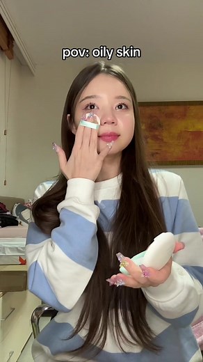 Managing Oily Skin: Tips and Tricks for a Shine-Free Look