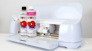 Resin Over Vinyl: Create Great Cricut Decals With Resin