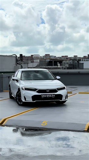 Providing you with a high level of fun and efficiency, it’s always an engaging drive with the #SelfCharging #HondaCivic #eHEV