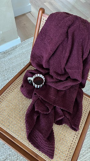 FabFitFun on Instagram: "🍎 FALL EARLY SPOILER 🍎 You’re getting warmer… yep, we’re revealing the comfiest, coziest choice yet, the @sunday.citizen Snug Lap Throw in Cherry Lacquer. Here’s why you’ll want to pick it in Customization 1 this season: - It’s made with a signature Snug fabric blend for a soft, cloudlike feel. - It’s a standard throw size that’s perfect for cozying up on the couch. - Lightweight, machine washable, and OEKO-TEX® certified for peace of mind and easy care. 
