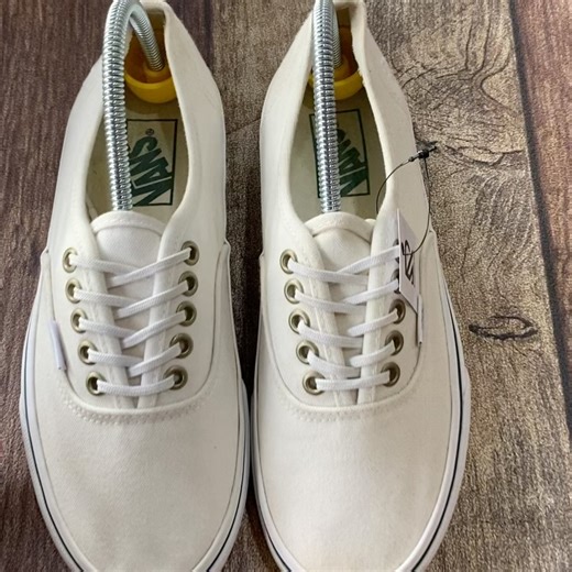 Cataloge_RSS on Instagram: "Nama:Vans Authentic White Size:38,5/24,5cm Kondisi:👍 Harga:400k Info order hubungi langsung: ☎️Whatsapp:087716230002(klik link yg ada di bio) 📌Booked.? Dp 100k (maksimal pelunasan 7 har)📌Shopee by Request ................................................ 📍Pontianak-Kalbar ❌NO RETURN/REFUND❌ . . . . ."