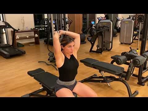 Copa con Mancuerna para Tríceps