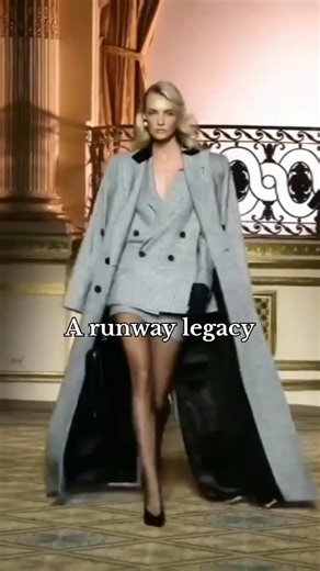 Caroline Trentini owns the runway at Retrofête FW24 🔥✨ Pure elegance, pure power. #carolinetrentini