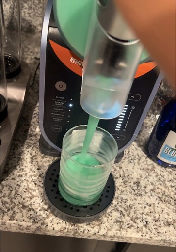 Make a Blue Hawaiian drink with me 🍹 #ninjaslushi #ninja #drinkrecipes #ninjaslushirecipe #bluehawaiian #bartender #fyp