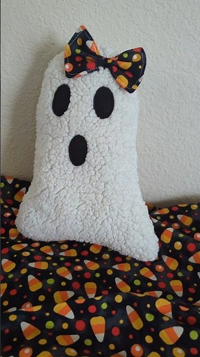 DIY ghost plushie tutorial and free pattern #diy #plushies #sewingtutorial #sewingprojects #cute