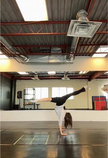 Dancer Splits Challenge Trending Dance Video