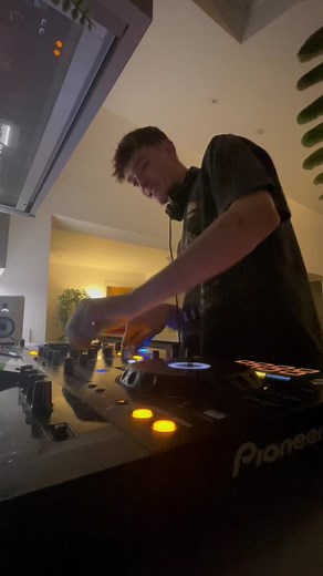 Kitchen mixes 🕺🤩 #foryoupage #housemusic #soundcloudbanger #capcut #trending #90smusic #soundcloud #groover #soundcloudhousemusic #kitchenmixer #dj #rave #bluemondays #djremix #fyp #tiktok