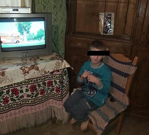 Sătenii din Ilva Mică, județul Bistrița Năsăud, pun mână de la mână și cumpără tablete pentru copiii nevoiași din comună