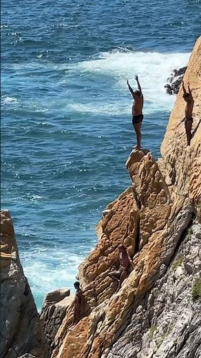 Remarkable Cliff Diving in Acapulco #acapulco #cliffdiving #acapulcomexico
