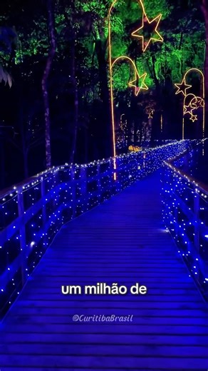 Curitiba | Turismo e Dicas on Instagram: "🎄 Rua Iluminada da Família Moletta 2025. @rua_iluminada A magia do Natal toma conta do Umbará com mais de 1 milhão de luzes espalhadas por 300 metros de pura emoção. Cenários temáticos, música, e o clima natalino que já virou tradição na capital paranaense. 🌟 📅 De 15/11/2025 a 04/01/2026 📍 Rua Nicola Pellanda, 5962 — Umbará, Curitiba-PR 🕒 Dom. a qui.: 19h30 às 22h30 | Sex. e sáb.: 19h30 às 23h 🎟️ Ingressos: