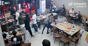 La violente agression de trois femmes rouées de coups dans un restaurant indigne la Chine