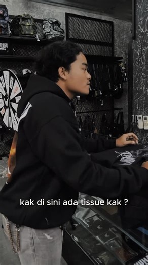 MAYHEM OFFLINE STORE on Instagram: "Kasir Mager Vs Customer Mager 😌 #mayhembali"