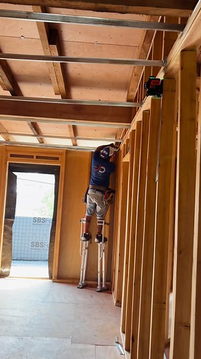 Estructura metálica de cielos en obra