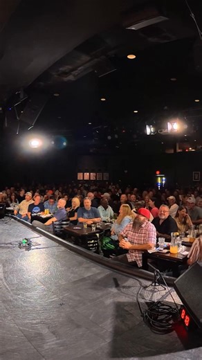 She flashed me. The camera missed it. My soul didn’t. UPCOMING SHOWS: BROOKFIELD, WI – THIS WEEKEND! EDMONTON, CA - JAN 30-FEB 1 VANCOUVER, BC- FEB 6 #ianbagg #ianbagg #standup #comedian #standupcomedy | Ian Bagg