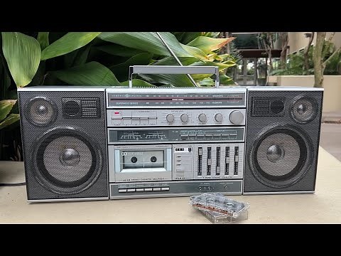 GE 3-5268A Superadio demonstration vintage boombox 80s