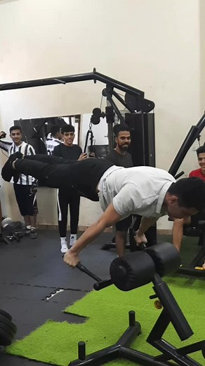 674K views · 10K reactions | Wait .. #gym #gymnestic #calisthenics #streetworkout #planch #peoplereaction #ردة_فعل #challenge #تحديات #motivation #تحفيز #fitness #جيم #training #exercise #athlete #strength | Osama Workout | Facebook