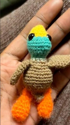 Loving this adorable Mallard Duck, it’s a #crochetbygennapattern and the tutorial is FREE on YouTube