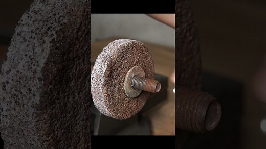 Dressing a Grinding Wheel !