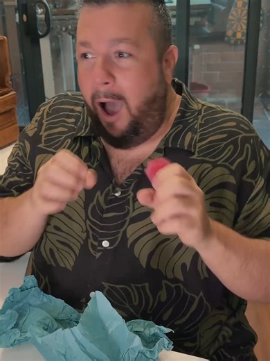 Exploring Miniature Museum Collections on the Go