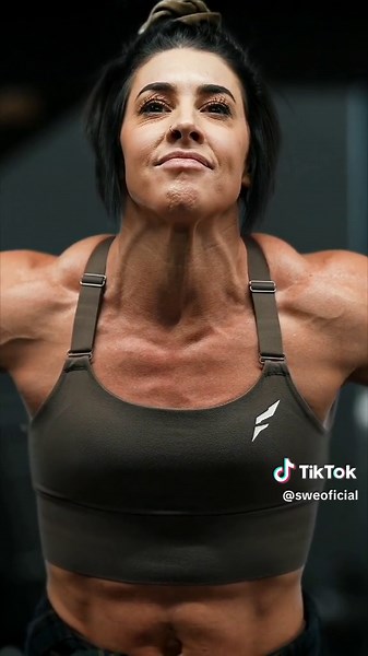 Intense Workout Session with Dana Linn Bailey - Female Bodybuilding Star