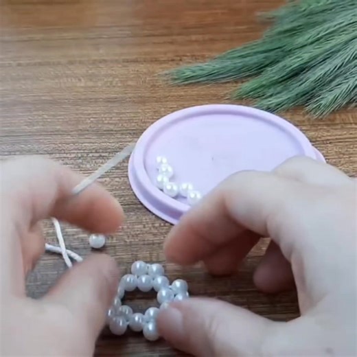 I knitted it in 2 hours and sold it. I made a wonderful scarf and neck collar with the knitting machine. | Crochet World