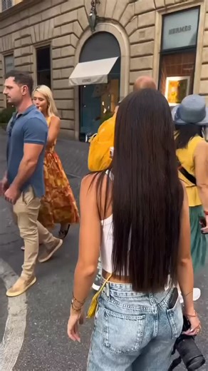 Madame Yves on Instagram: "What do you think of this outfit?🤔 Credit: @alessiagrambone"