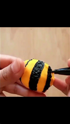 DIY honey bee with the walnut shell 🐝✨