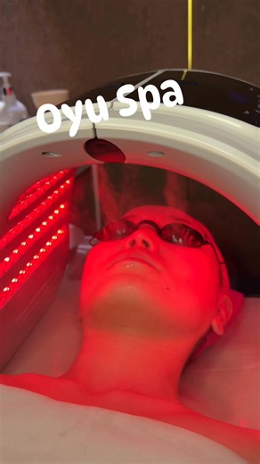 OYU SPA SALON ГЭРЭЛТСЭН ТОЛИГОР ЧАНГА АРЬС MIRACLE CARBOXY CO2 нь бурэн аюулгүй бөгөөд та ямар ч эрсдэлгүйгээр хөгшрөлтийг удаашруулан багасгаж, арьсыг гэрэлтсэн Өнгөлөг болгоно. Танд огт зүү мэс хүргэхгүй таны суларсан арьсыг чангална. € Эрчүүдэд ч мөн хамгийн тохиромжтой ЭМЧИЛГЭЭ. Карбокси эмчилгээ хийгдсэнээр: • Арьсны өнгө цайрч, жигд гэрэлтсэн цагаан болно. V Арьс оргөгдөж үрчлээ багасна. V Сэвх, нөсөө толбо багасна. Батга эмчлэгдэж сорви багасна. • Арьсны ус тослогын баланс тэнцвэржинэ. Ар