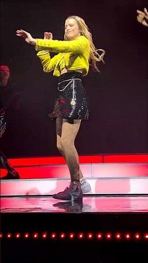 Angele - Concert Nonante Cinq Tour 2022 - Live 4 NOV Lyon Halle Tony Garnier