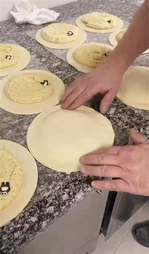 Des galettes des rois à tomber par terre (attention quand même), ça se passe à la boutique 😉 | Aux Délices de Pierre