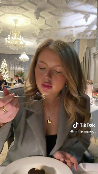 @Hoar Cross Hall Hotel , the fairytale hotel & spa 🧖🏼‍♀️🕯️❄️🎀 my favourite place, you definitely don’t want to miss out on their Black Friday deals. They are live on their website now, and end really soon, so be quick!! ✨ *gifted stay