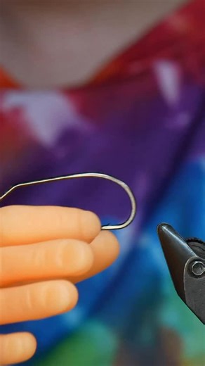 The Swimulator: Hook: Ahrex TP650 size 2 Thread: TheFlySmith 74D nylon (color coming soon) Tail and wing: Bugger marabou Legs: Fulling mill rubber legs orange (micro) Dubbing: Ice dub, cinnamon uv and burnt orange Hackle: Whiting hen Eyes: Hareline Dumbbell Resin: uv craft Tools: TheFlySmith #flytying #fly #flytyingjunkie #theflysmith #flytyingtutorial | The Fly Smith